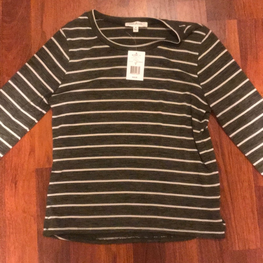 BNWT great shirt/light sweater